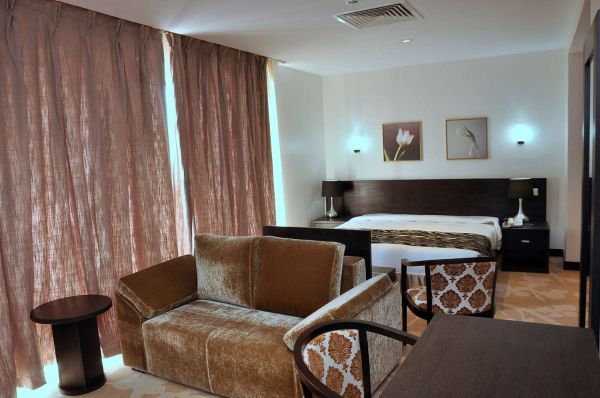 Golden Tulip Oniru