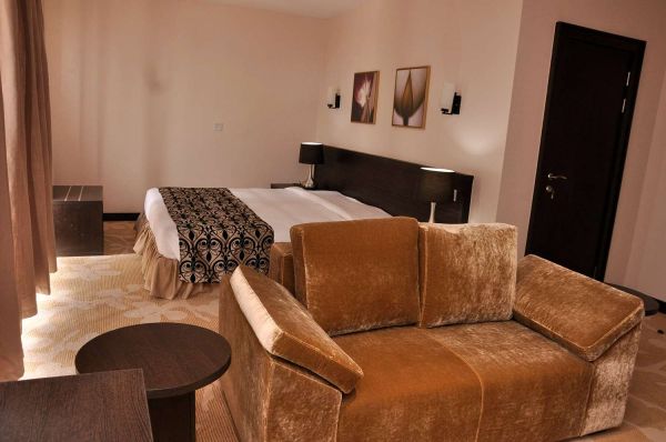 Golden Tulip Oniru